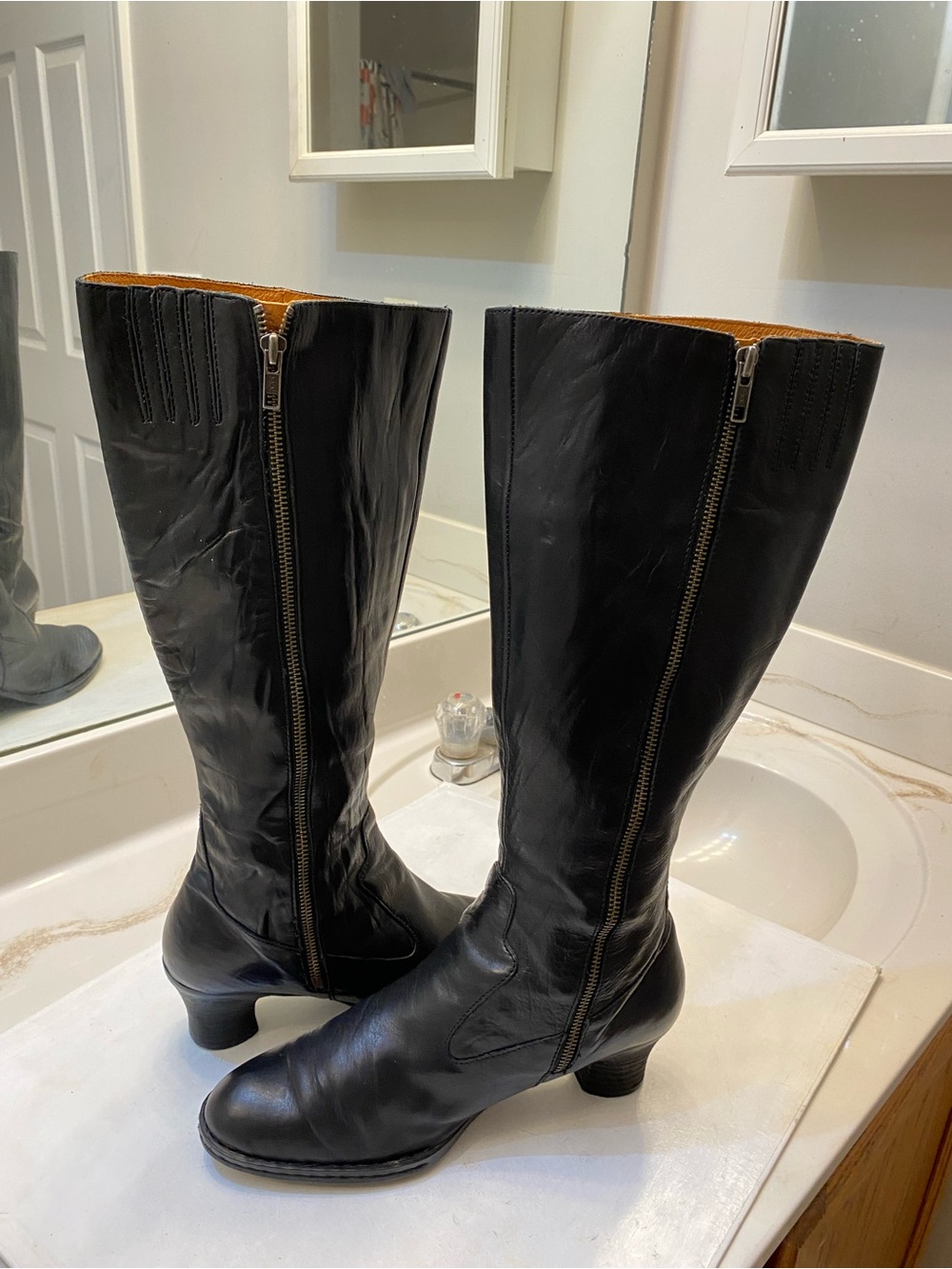 Born tall leather boots, size 10M great condition clean interior good bottom
